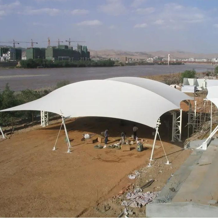 屏边膜结构汽车棚